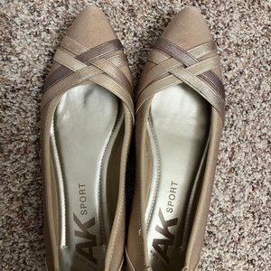 ANNE KLEIN Sport Sz 10M Olizer Pointed Toe Comfort Flats Ballet Shoes Nude/Beige